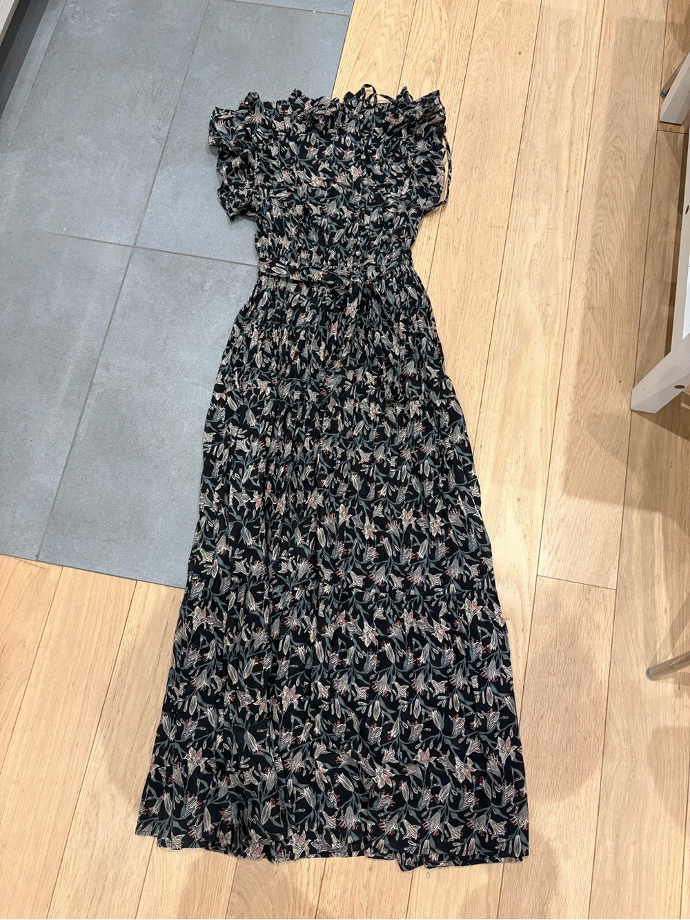 Doen Black Floral Ruffle Sleeve Maxi Dress